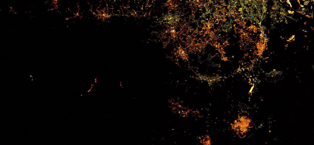 Фото из космоса расплавленная лава самого активного вулкана Европы – Этны
