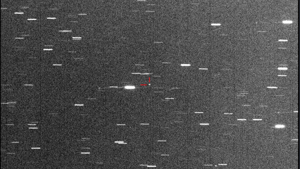 Астероид размером с автомобиль пролетел рядом с Землей 4 апреля