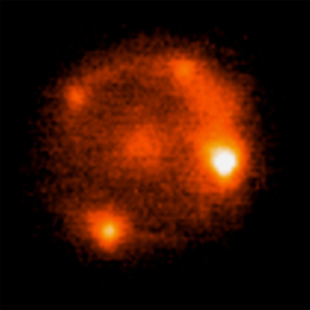 Гравитационная линза впервые позволила сделать уникальный снимок взорвавшейся звезды