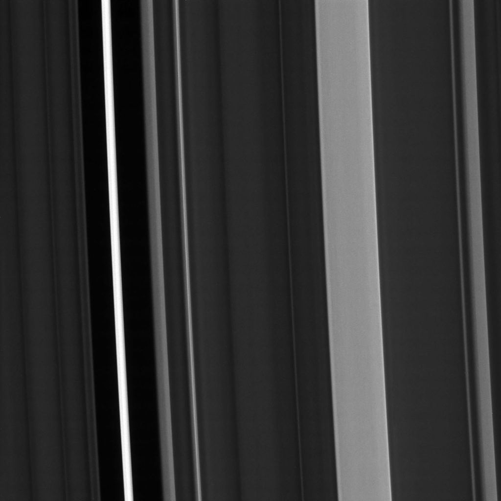 Яркие области кольца «С» Сатурна обладают высокой плотностью и больше отражают свет
